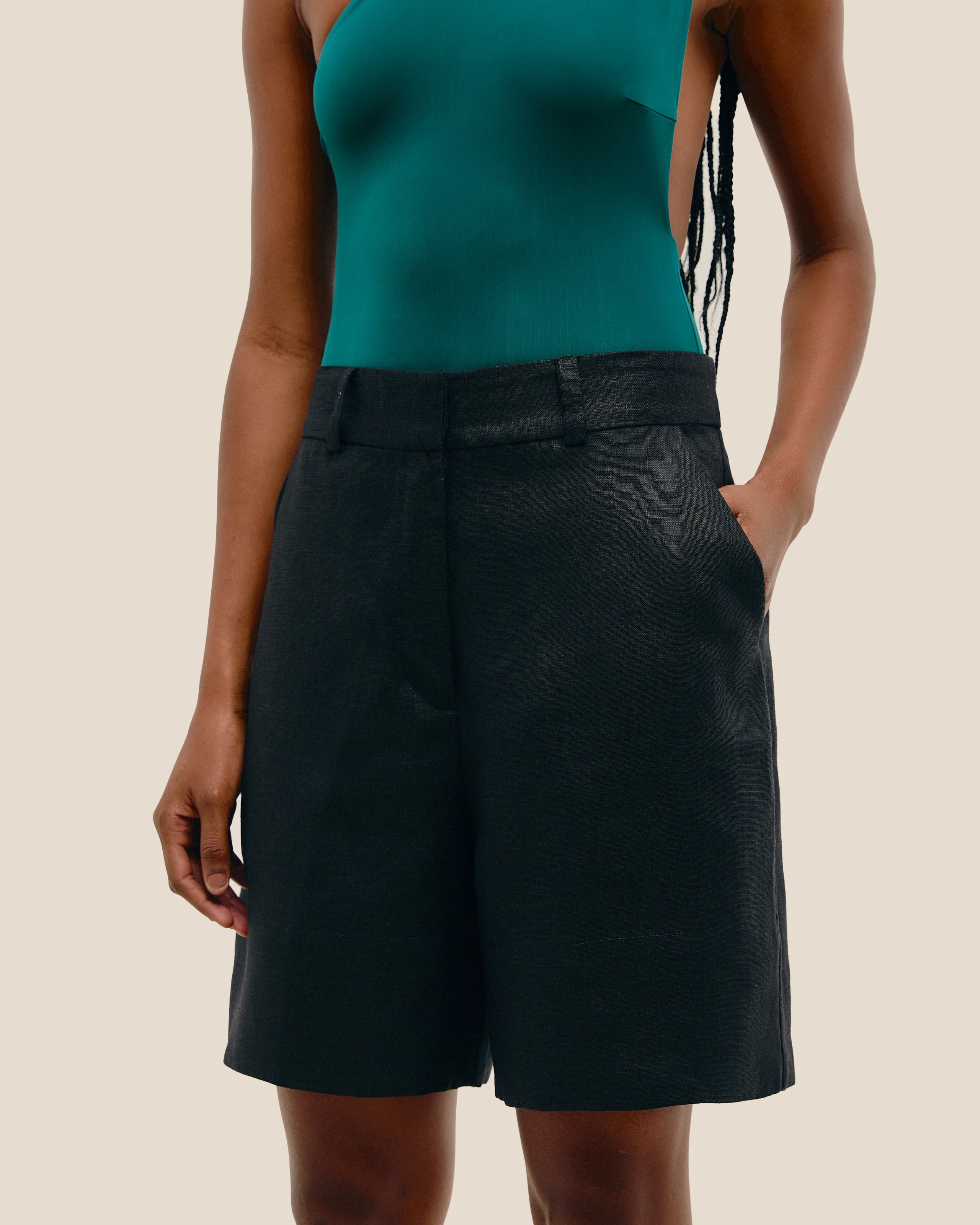 Bermuda Giovana Linho Preto