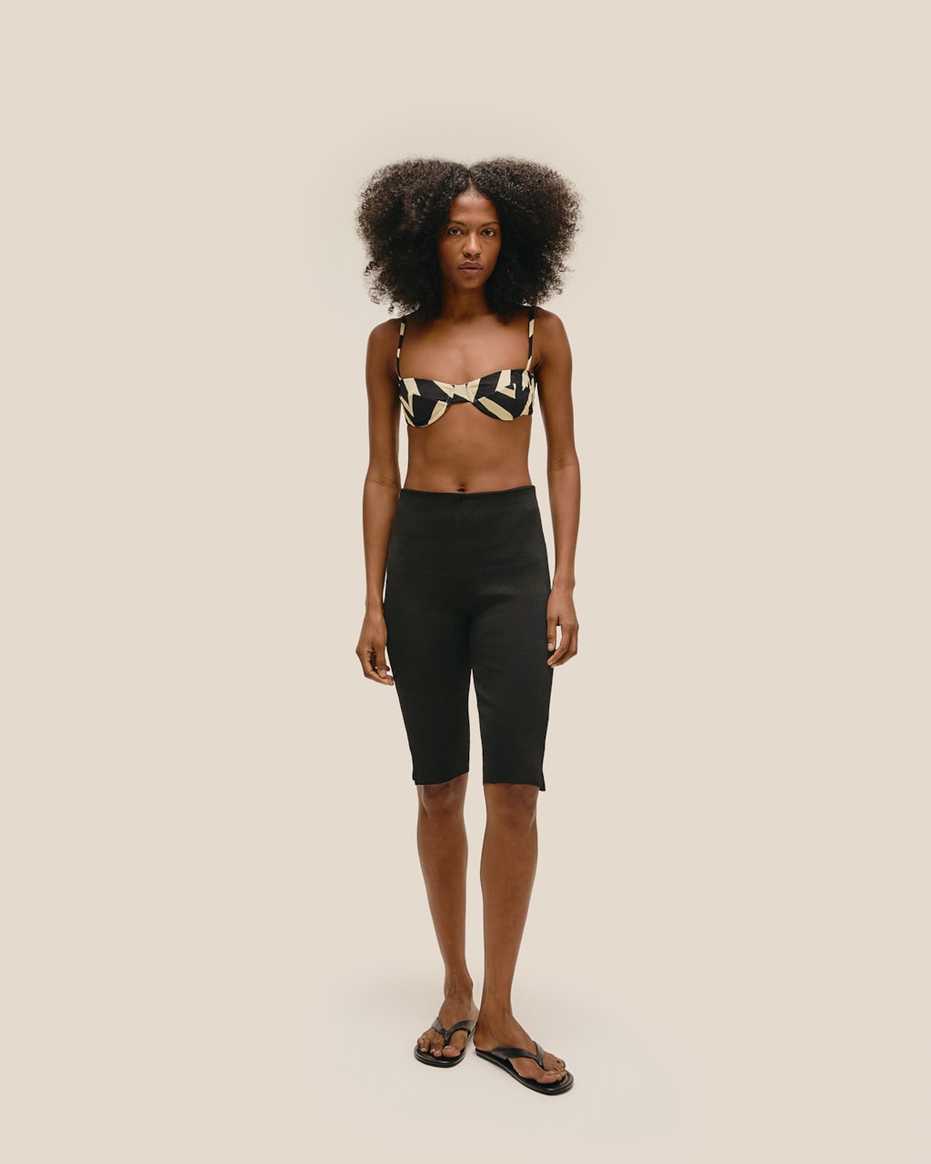 Bermuda Livia Tricot Preto