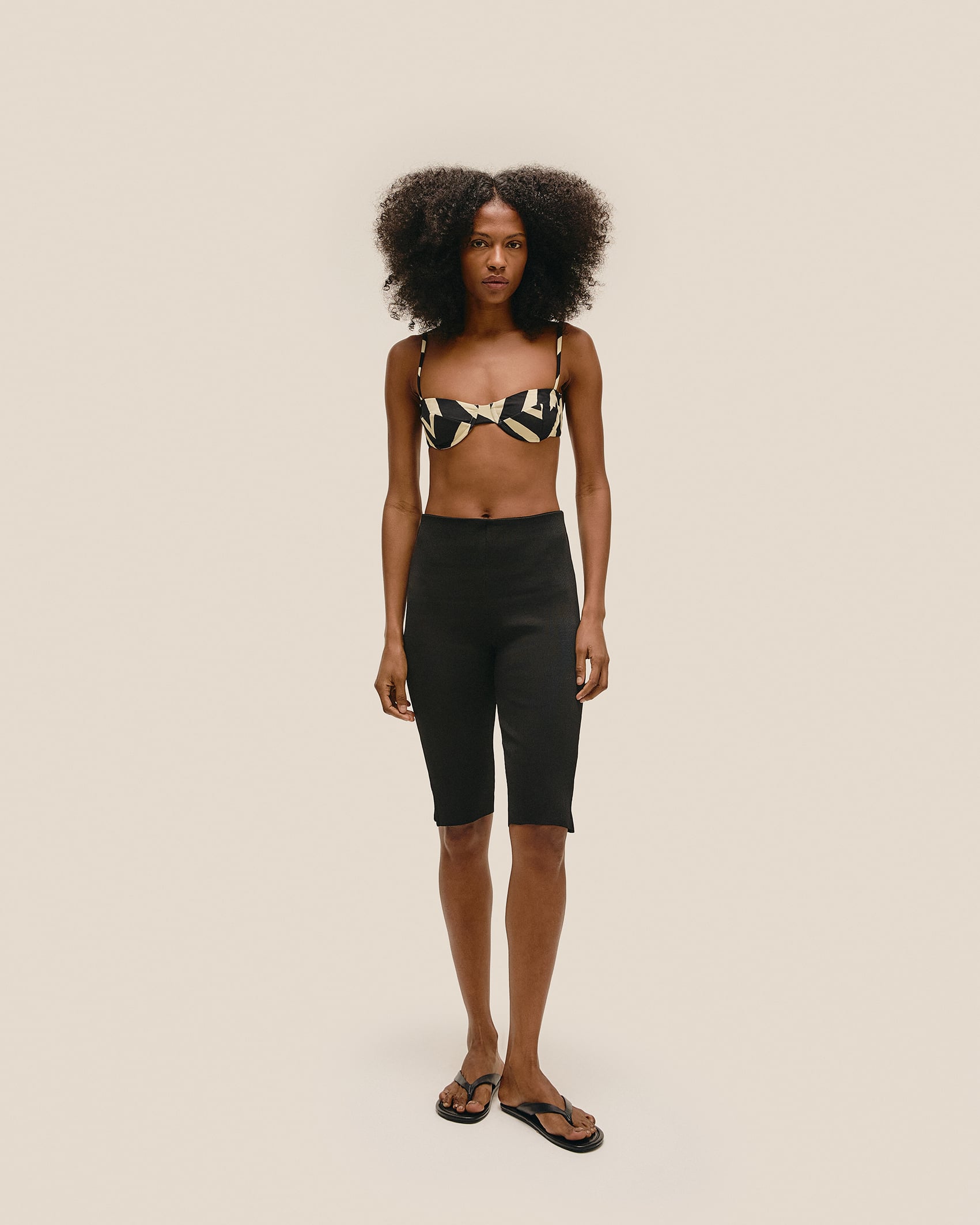 Bermuda Livia Tricot Preto