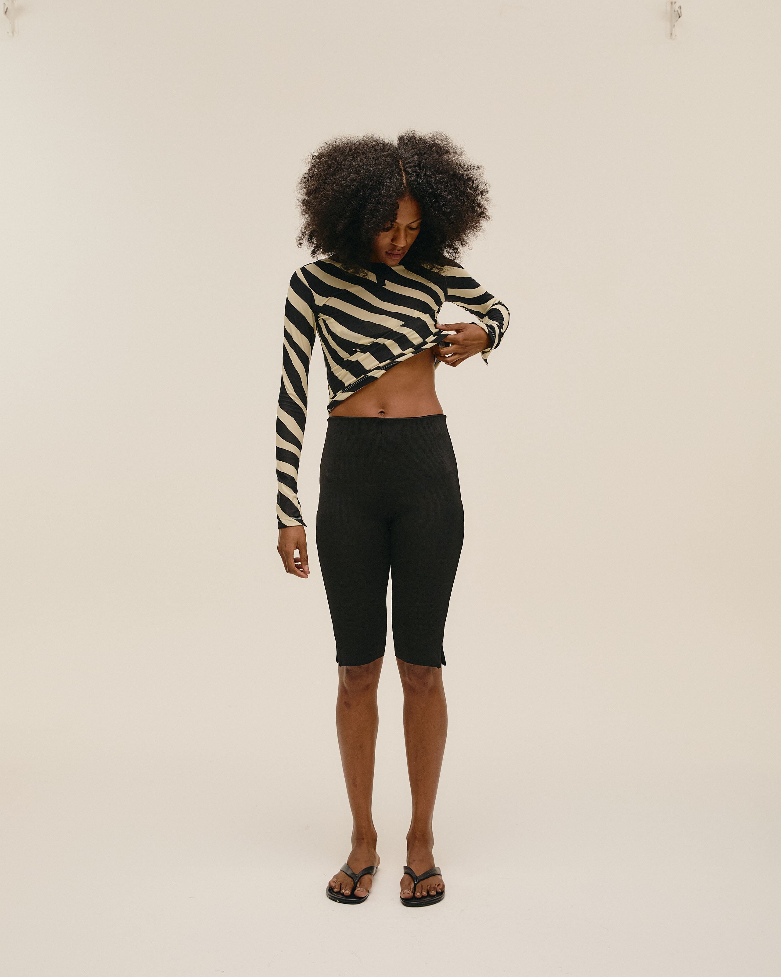 Bermuda Livia Tricot Preto