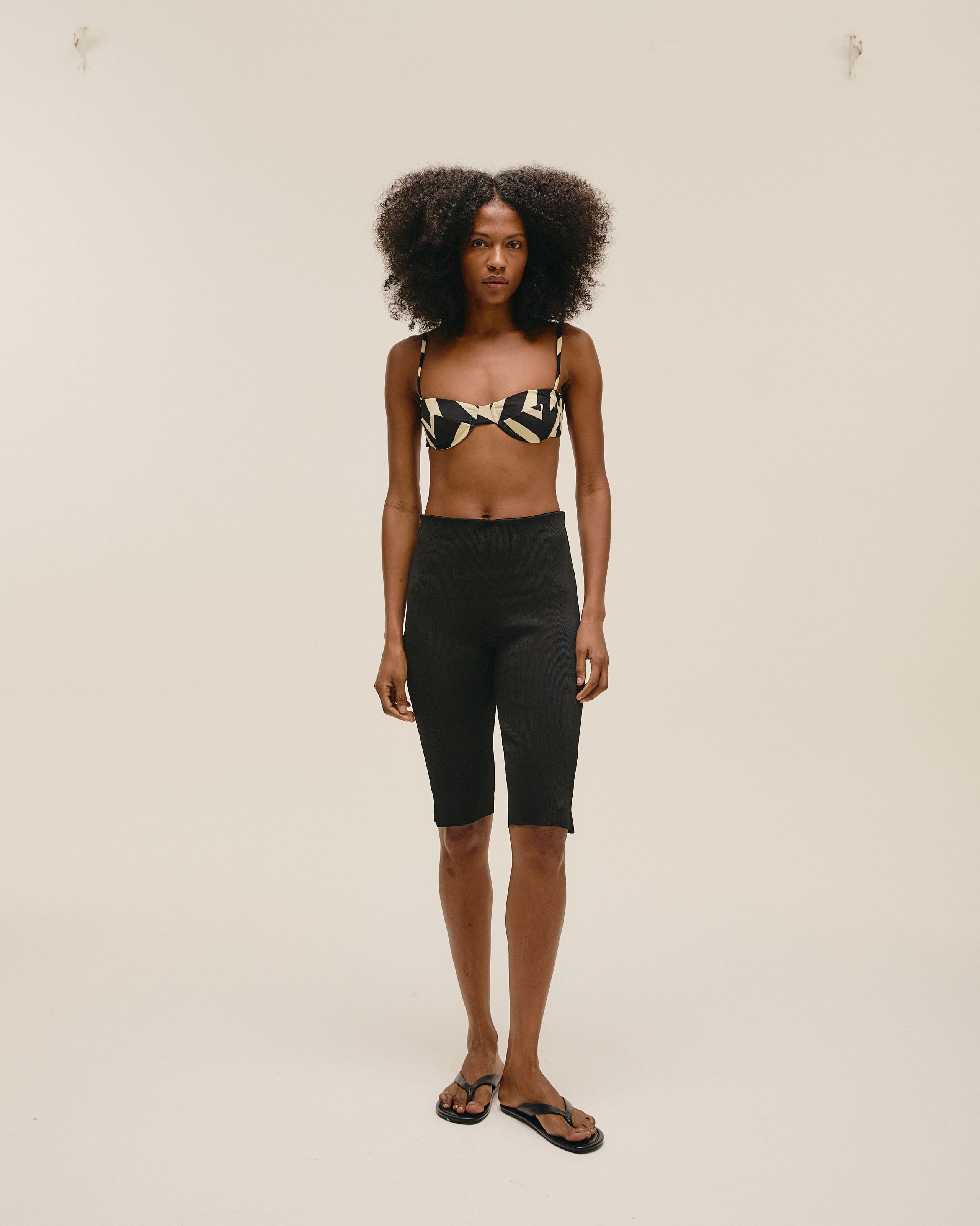 Bermuda Livia Tricot Preto
