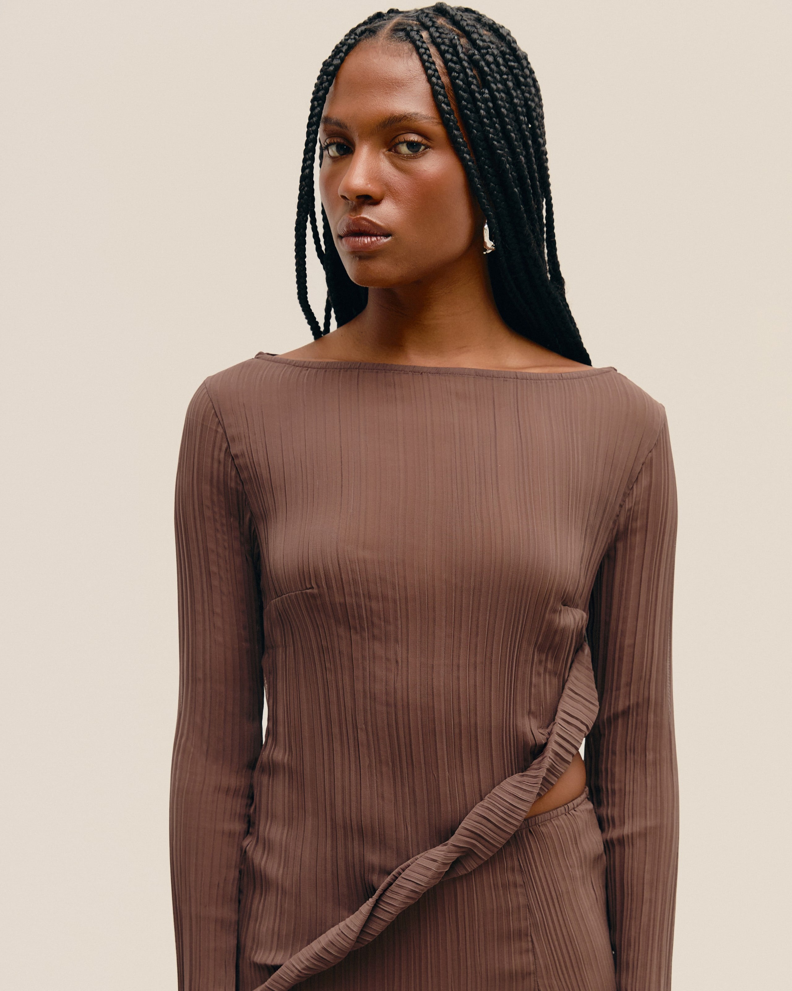 Blusa Dora Plissada Marrom Brauna