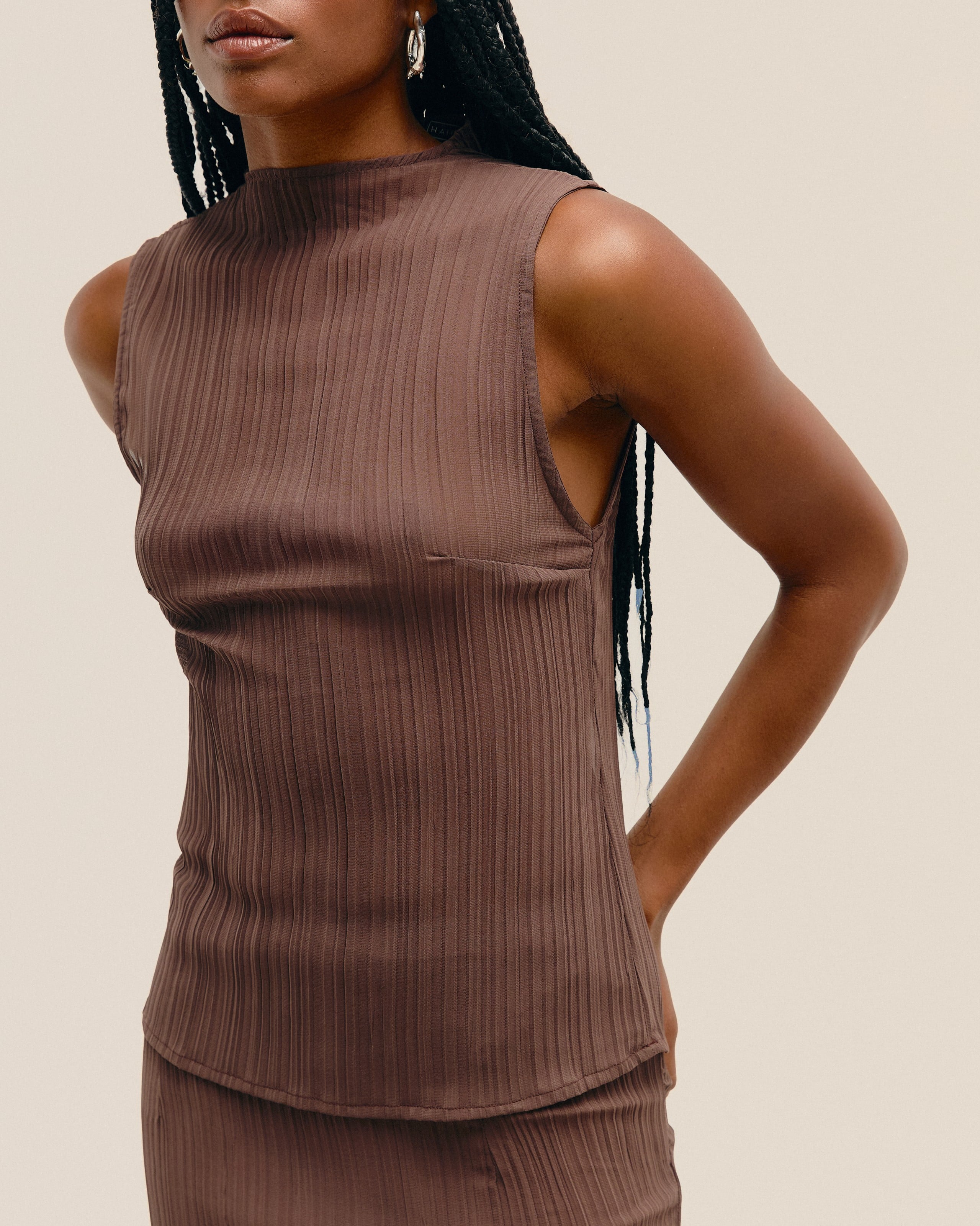 Blusa Pinton Plissada Marrom Brauna