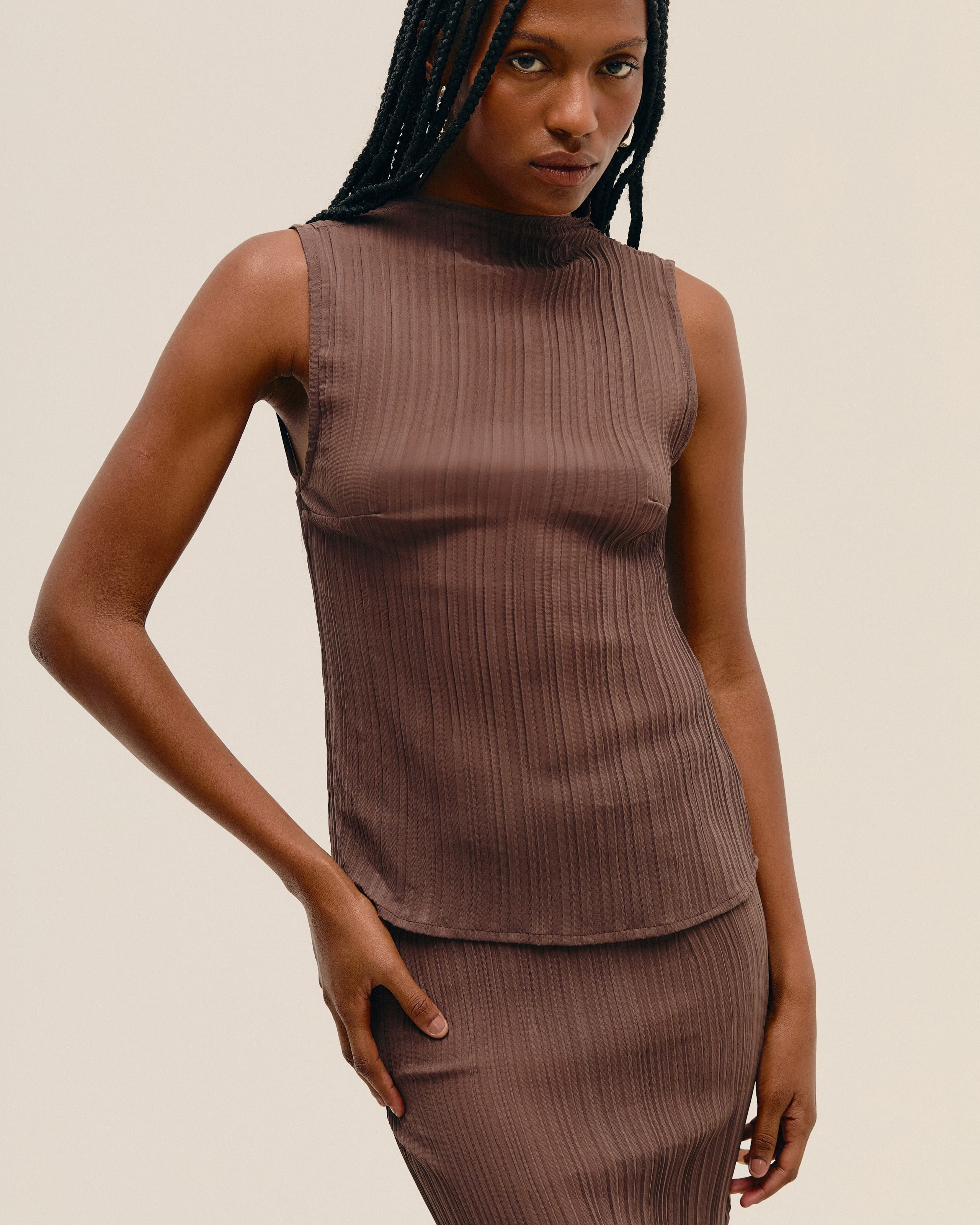 Blusa Pinton Plissada Marrom Brauna