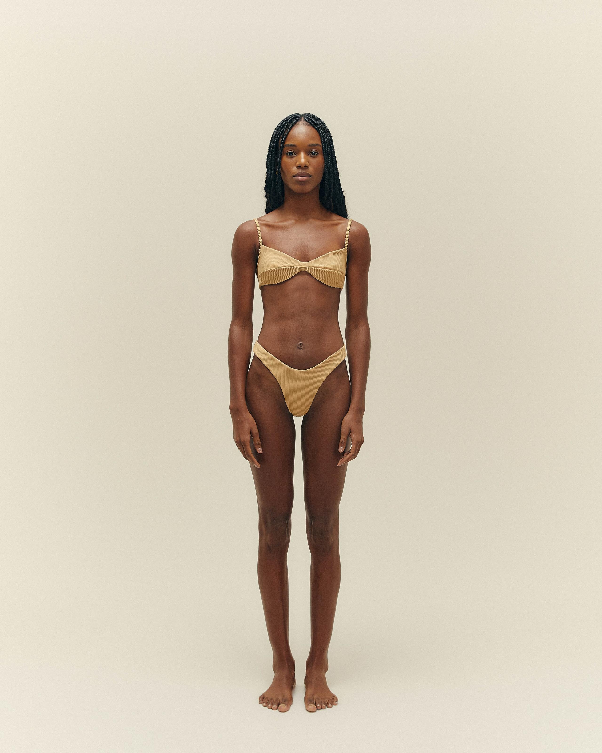 Calcinha Leila Nervura Bege Satu