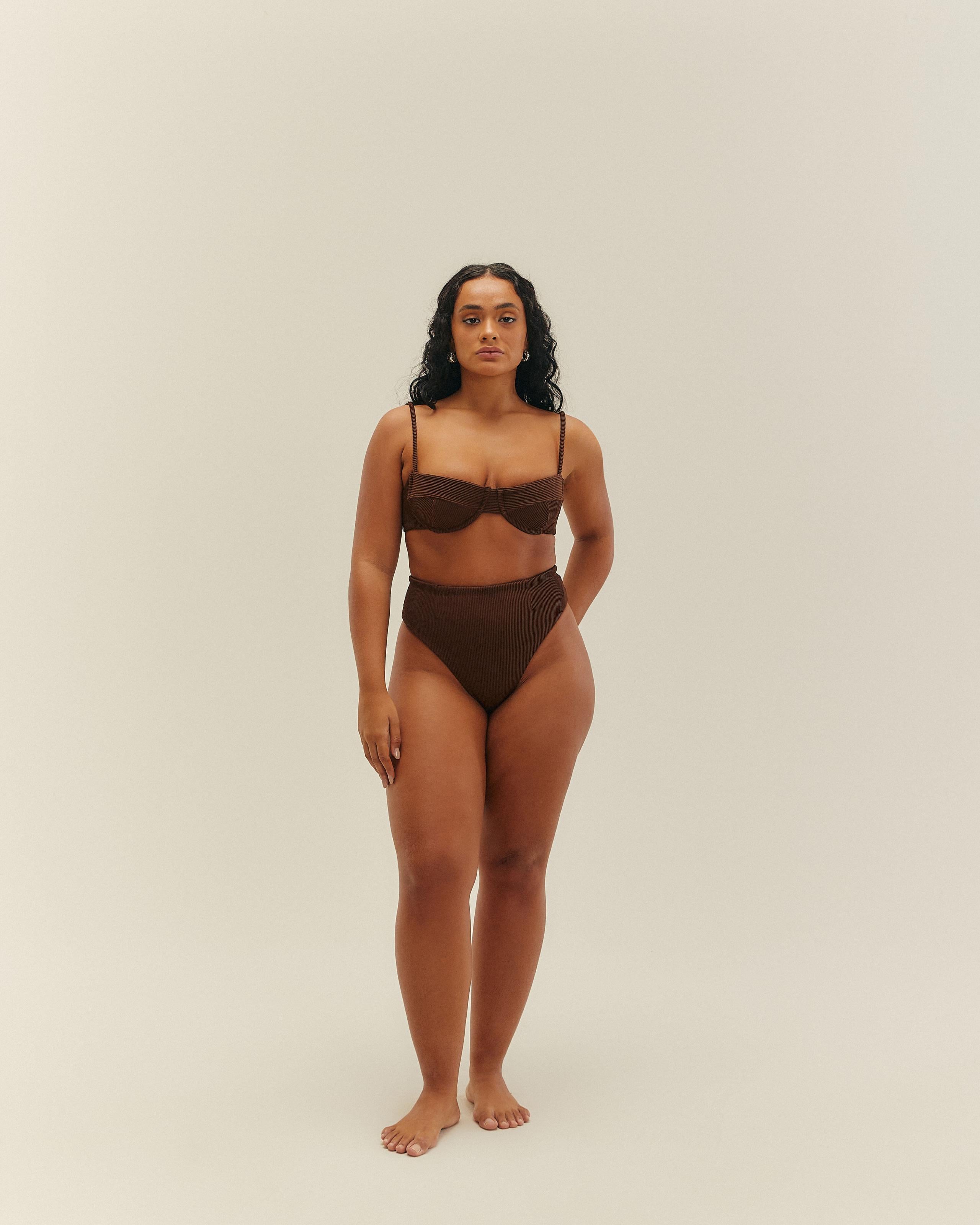 Hotpants Clássica Nervura Marrom Brauna