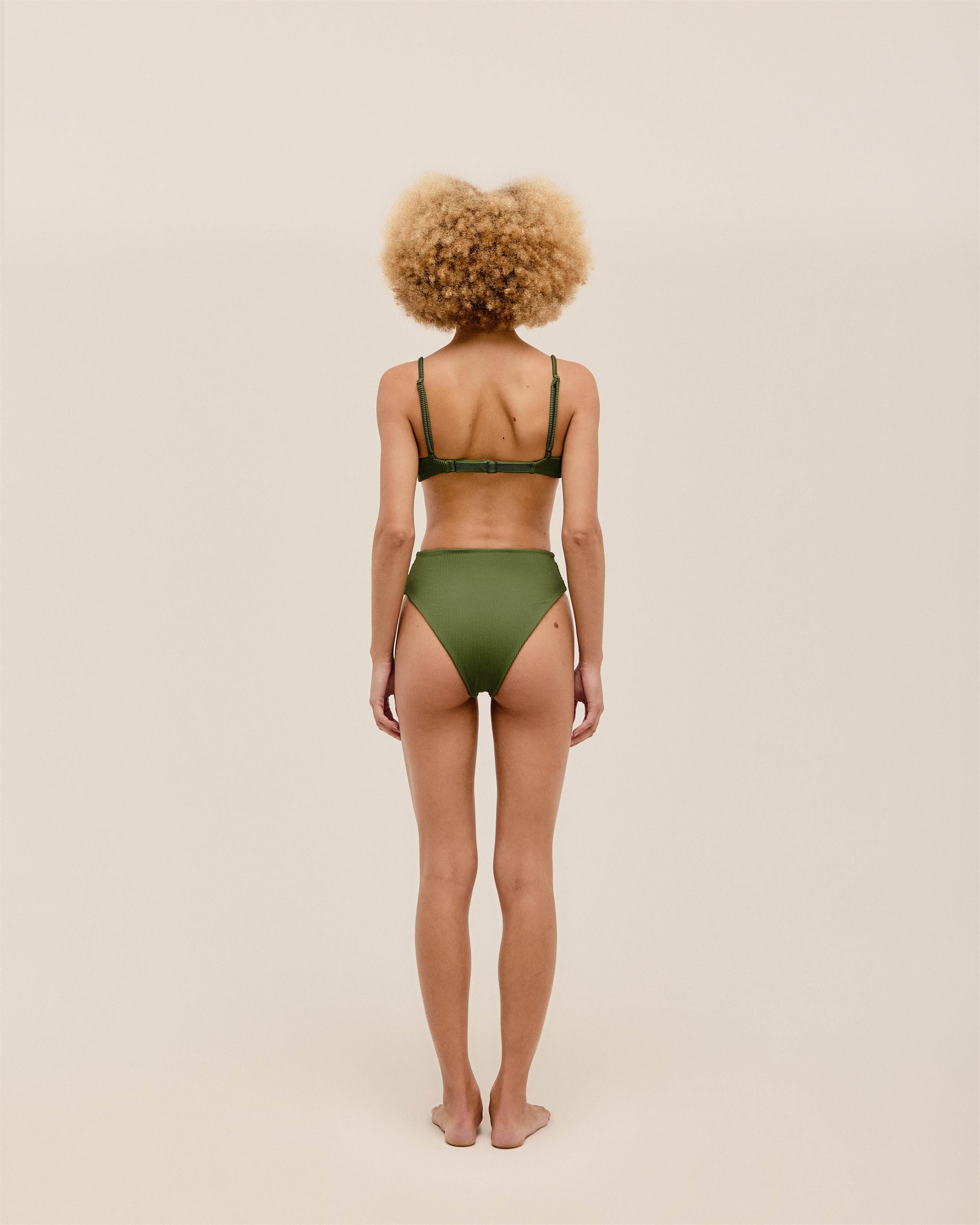 Hotpants Clássica Nervura Verde Oliva