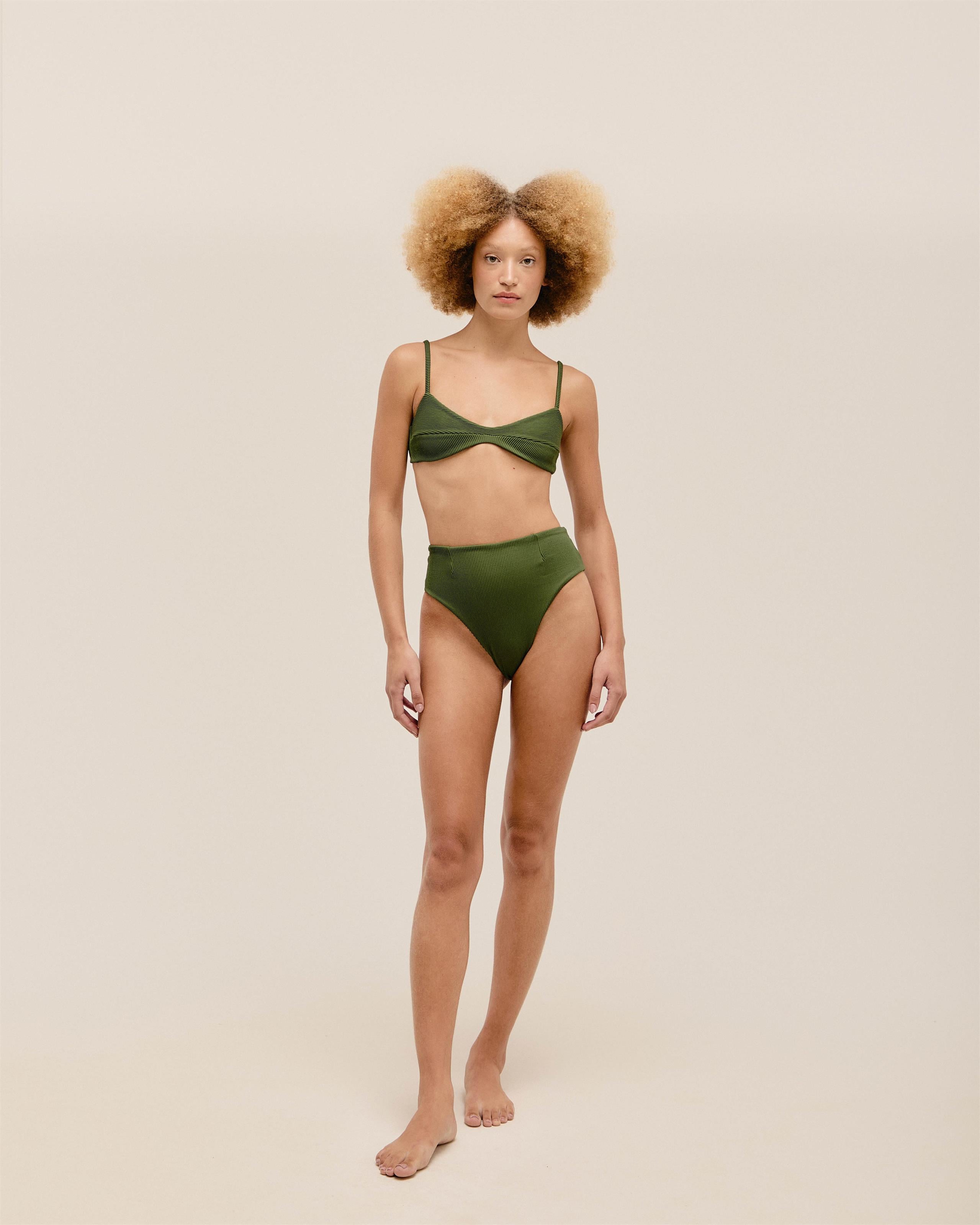 Hotpants Classica Nervura Verde Oliva
