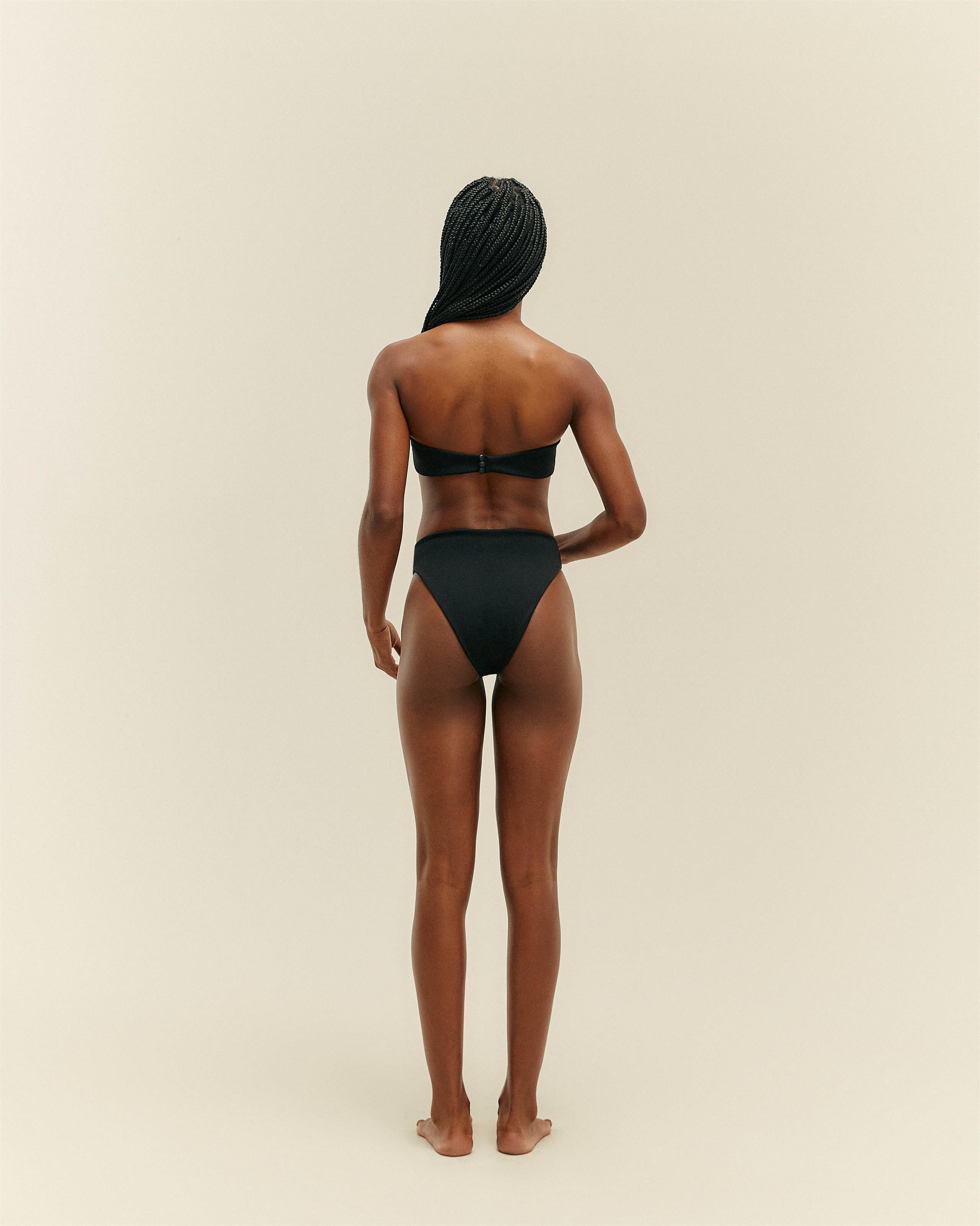 Hotpants Mah Crepe Preto