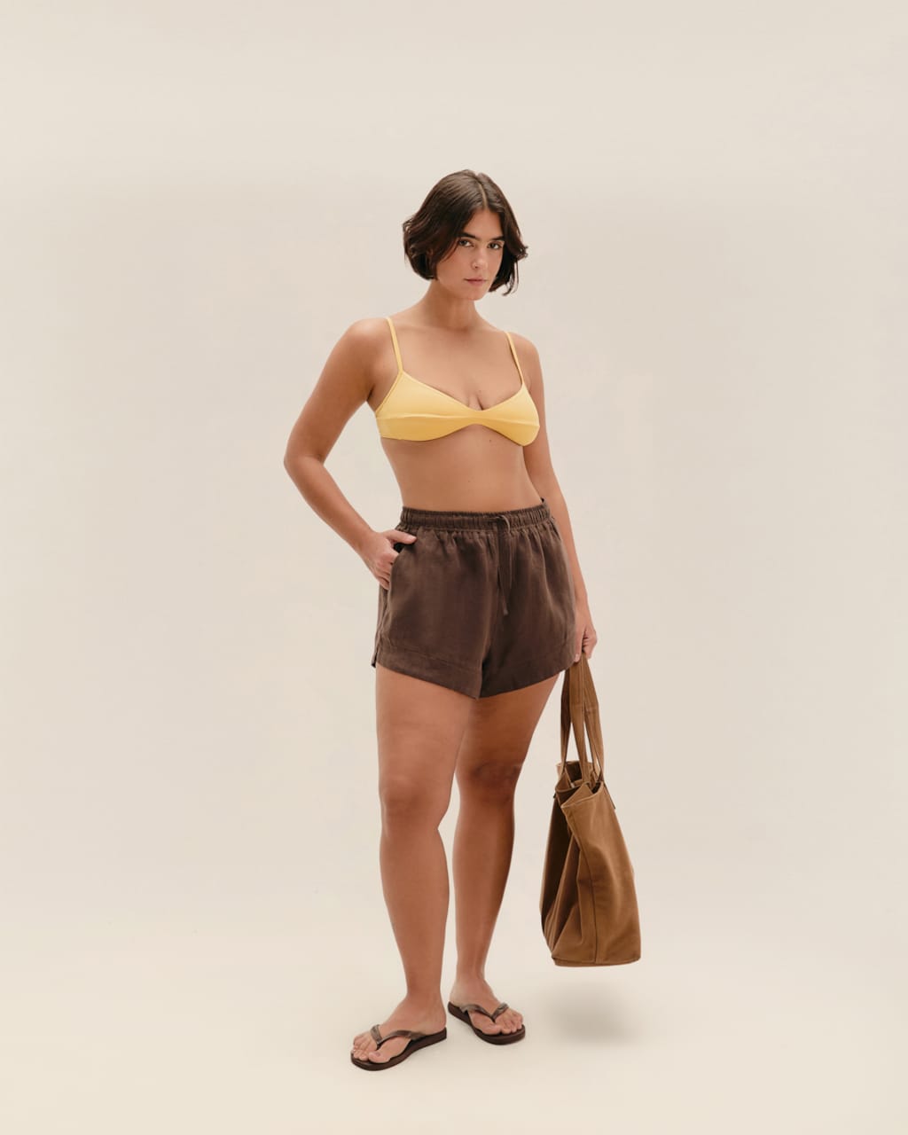 Short Asa Delta Linho Marrom Brauna