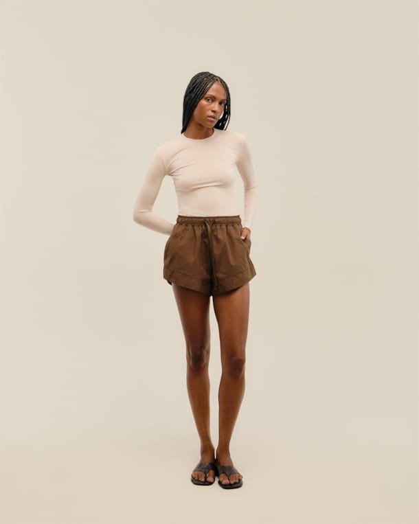 Short Asa Delta Marrom Brauna