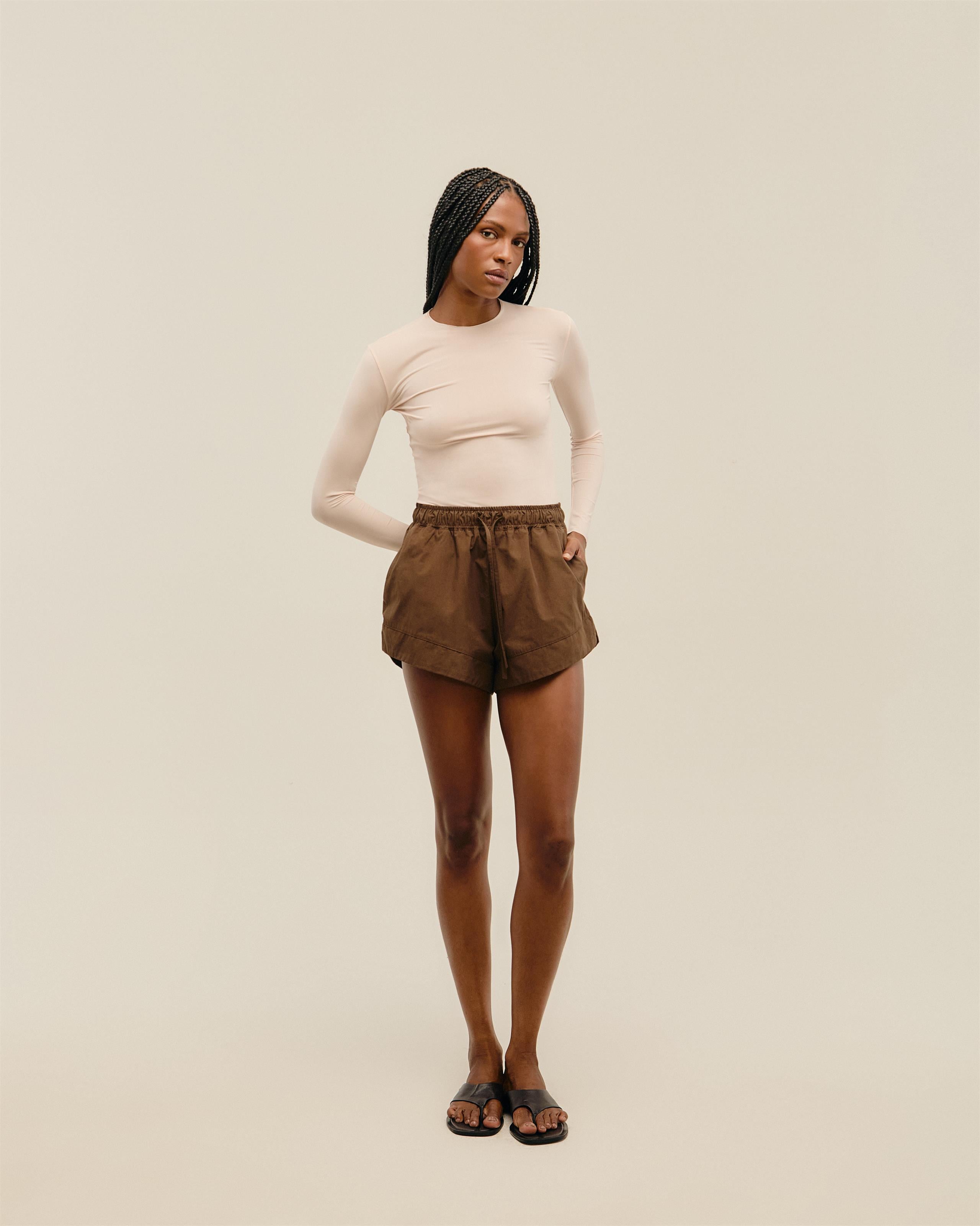 Short Asa Delta Marrom Brauna