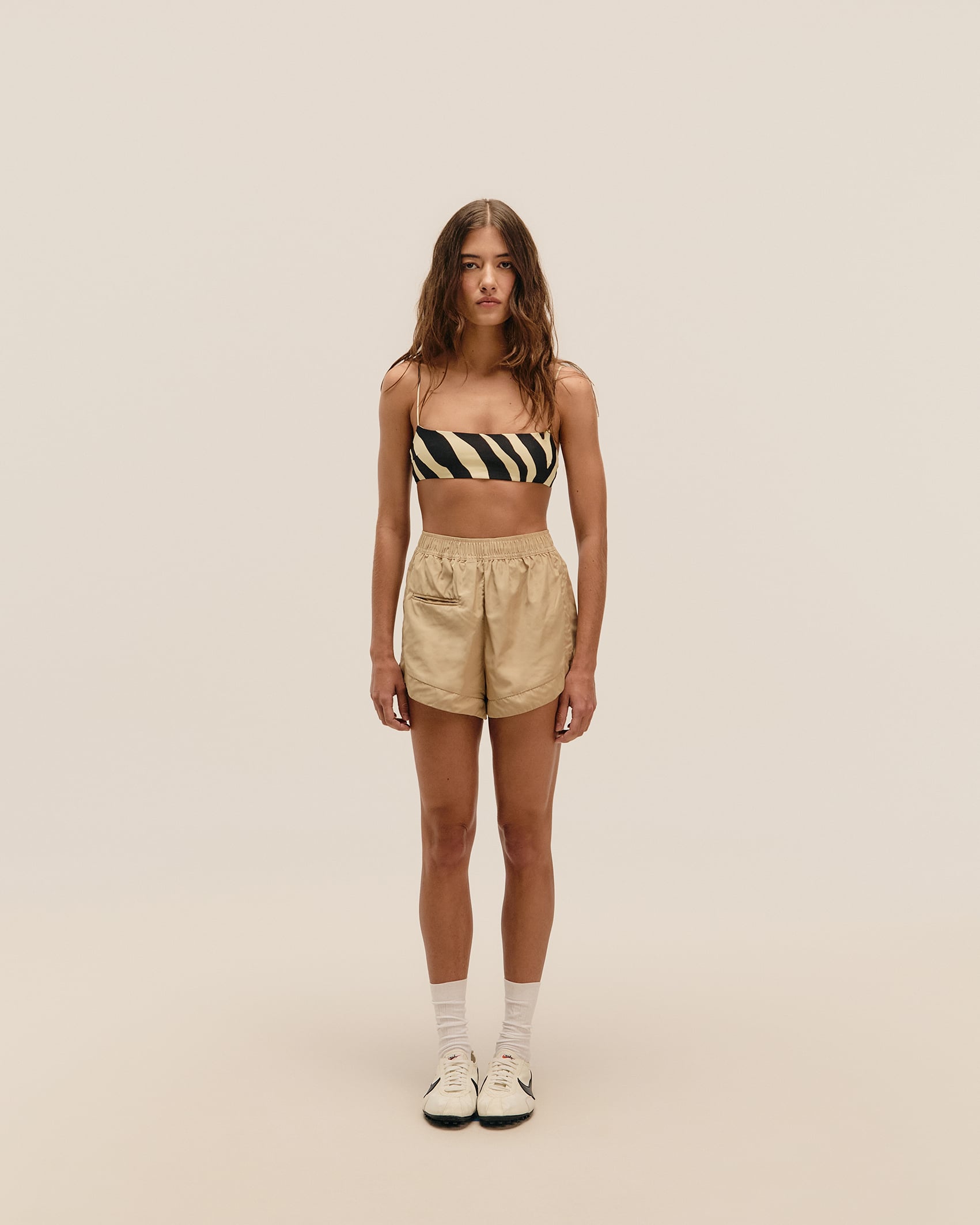 Short Isabel Bege Satu
