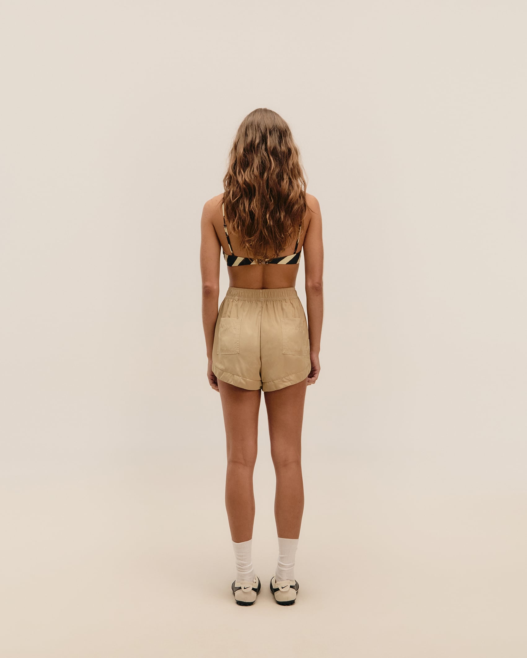 Short Isabel Bege Satu
