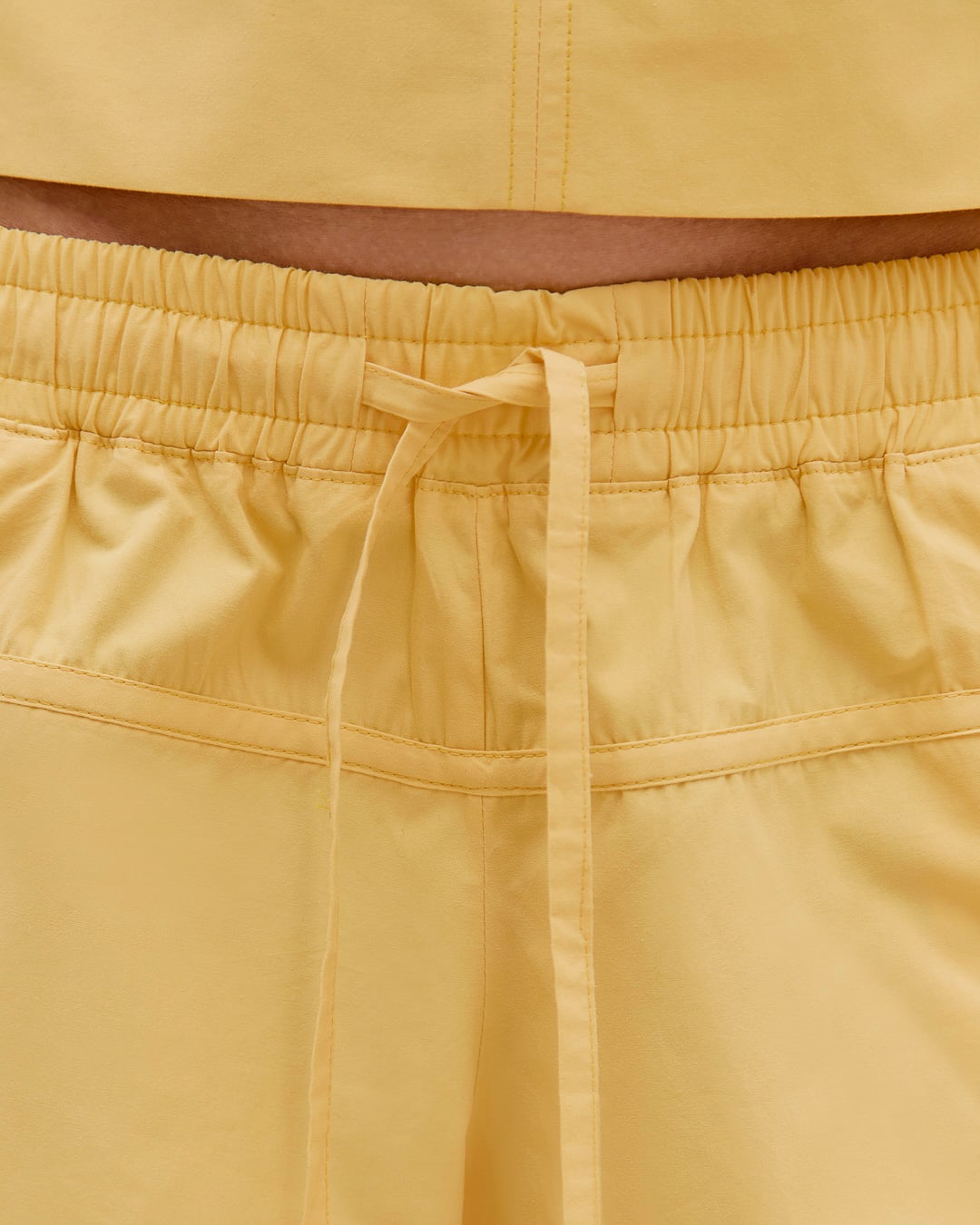 Short Niko Amarelo Feixe