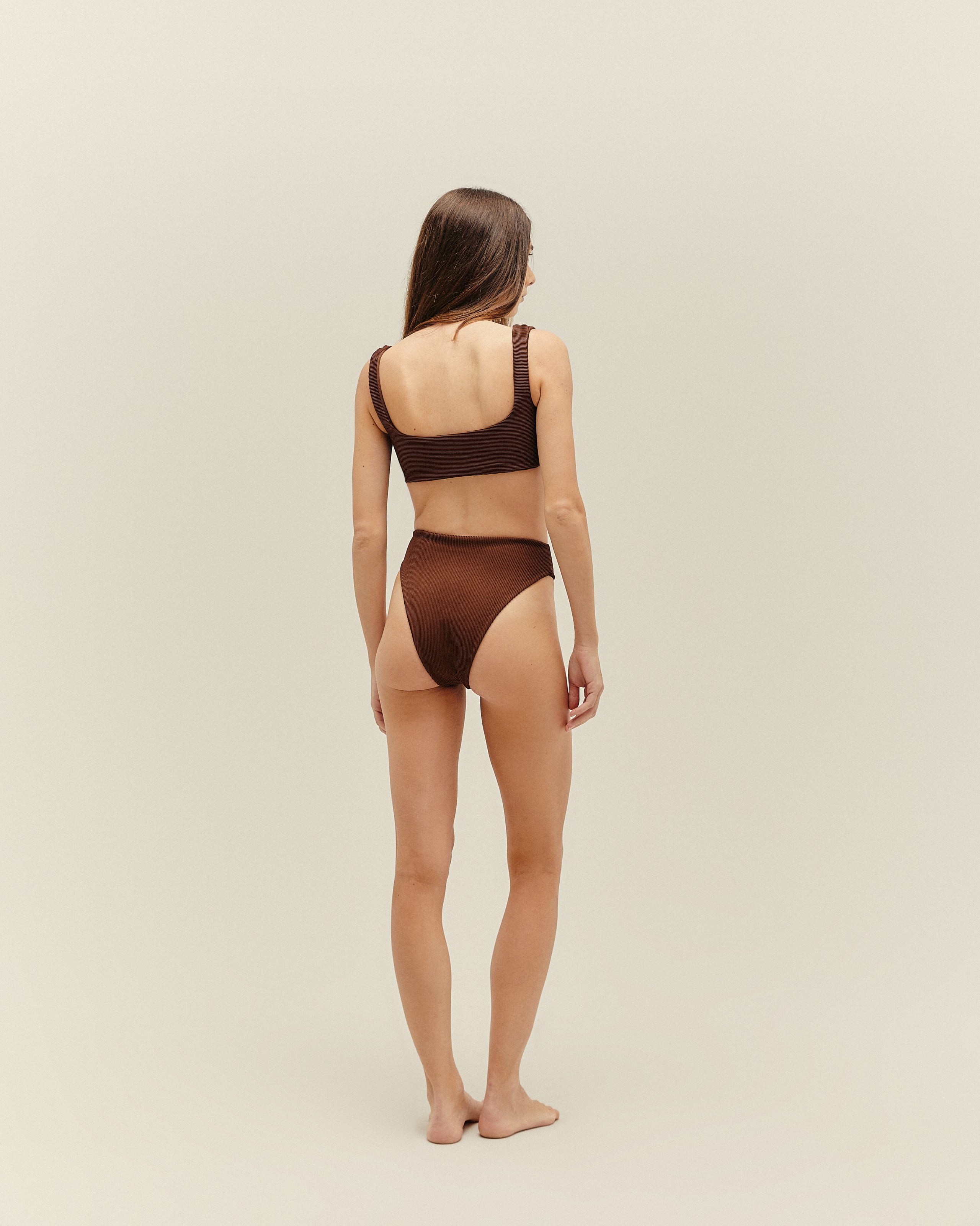 Top Gabi Nervura Marrom Brauna