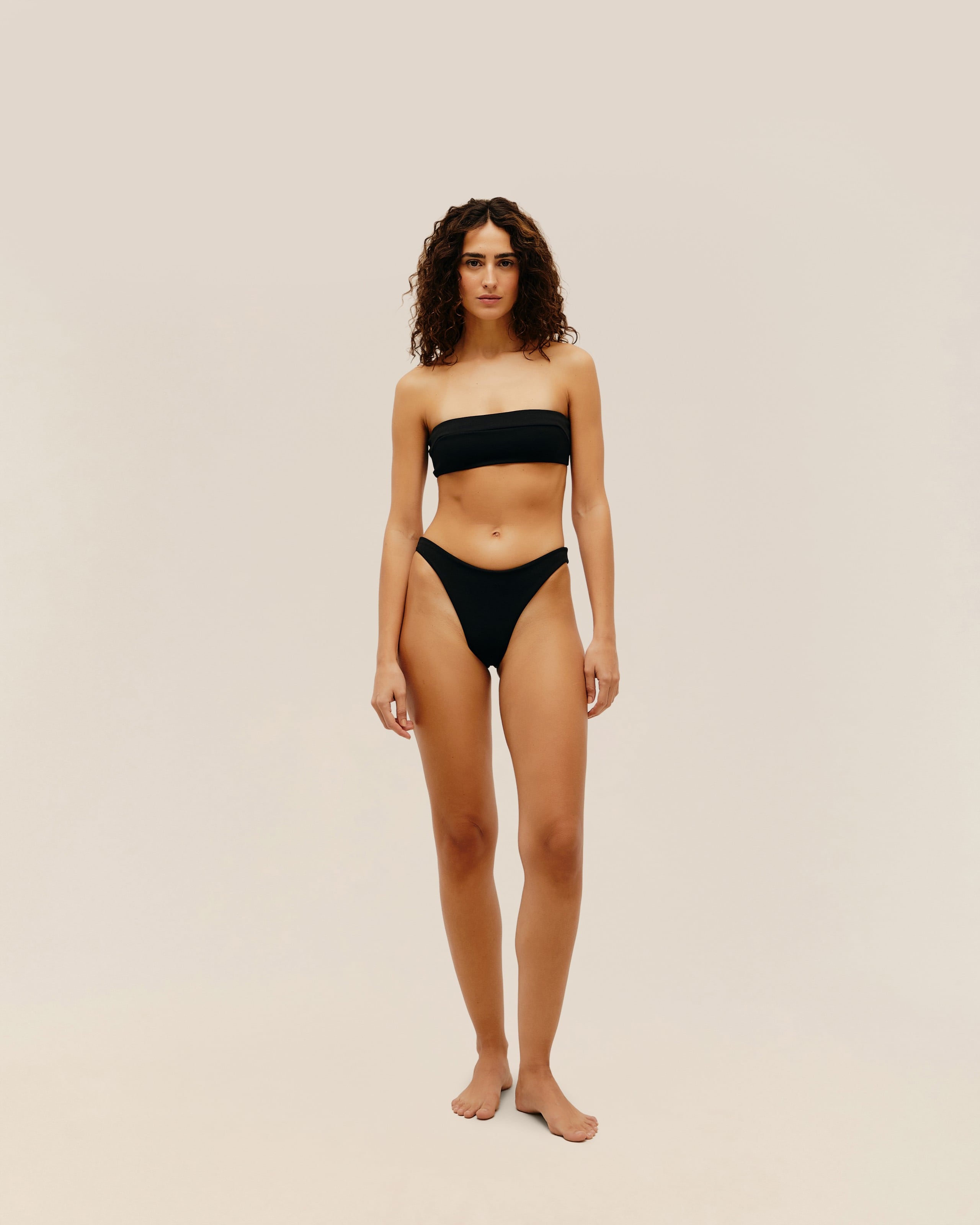 Top Gabi Reto Crepe Preto