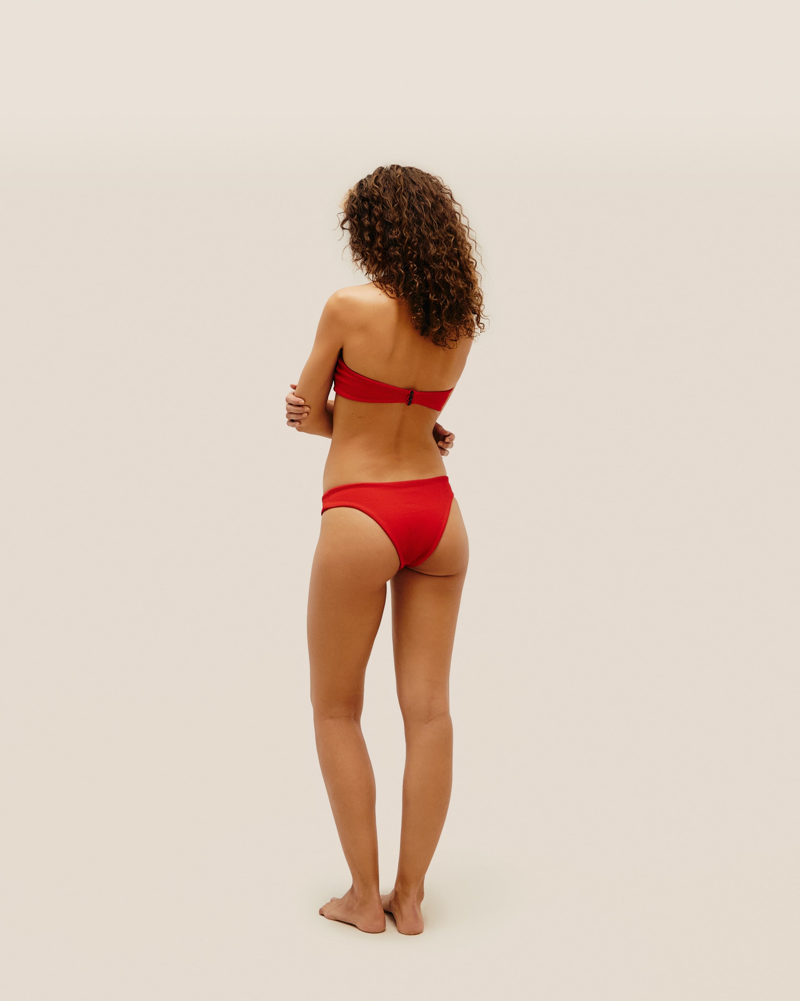 Top Gabi Reto Nervura Vermelho Desvio