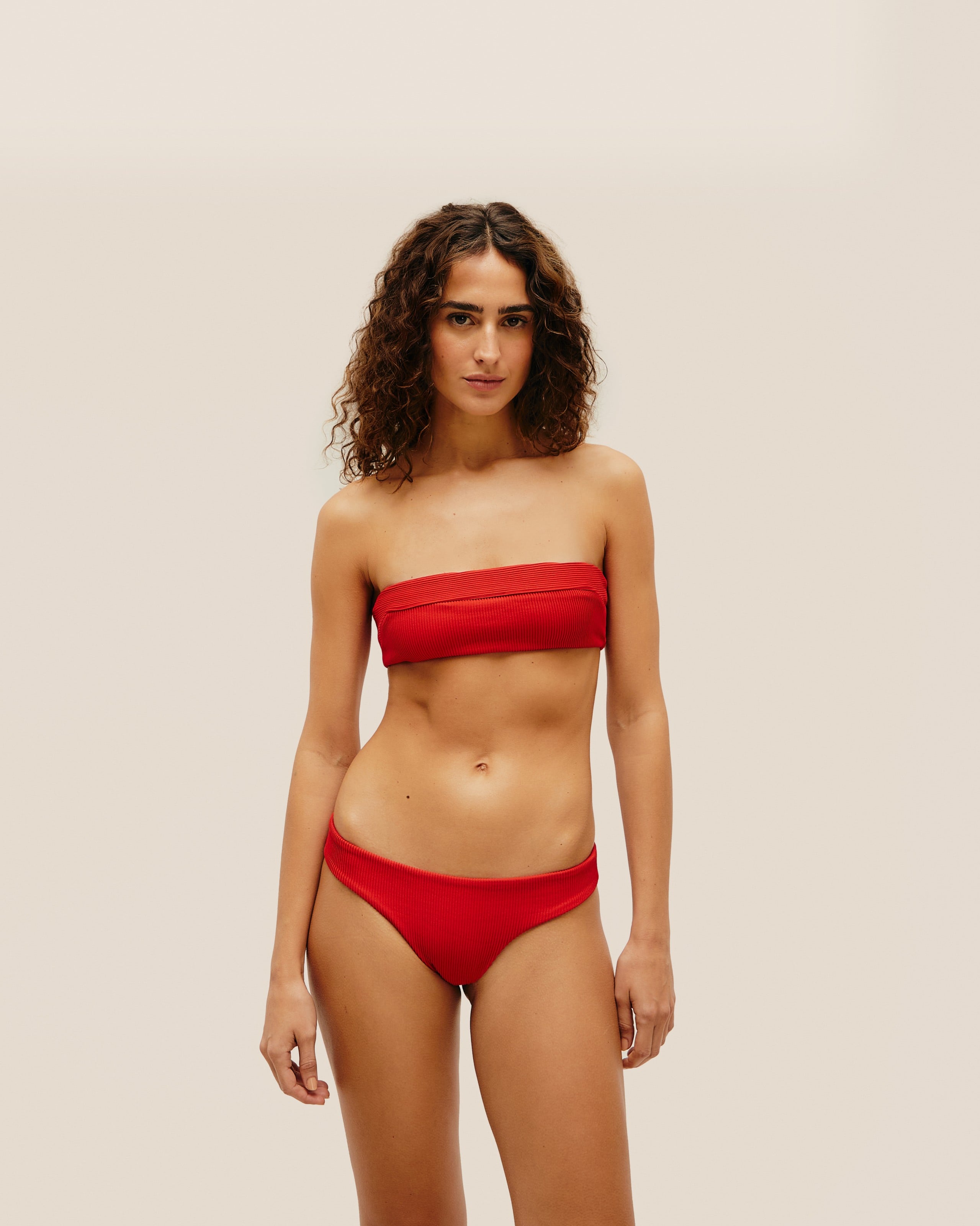 Top Gabi Reto Nervura Vermelho Desvio