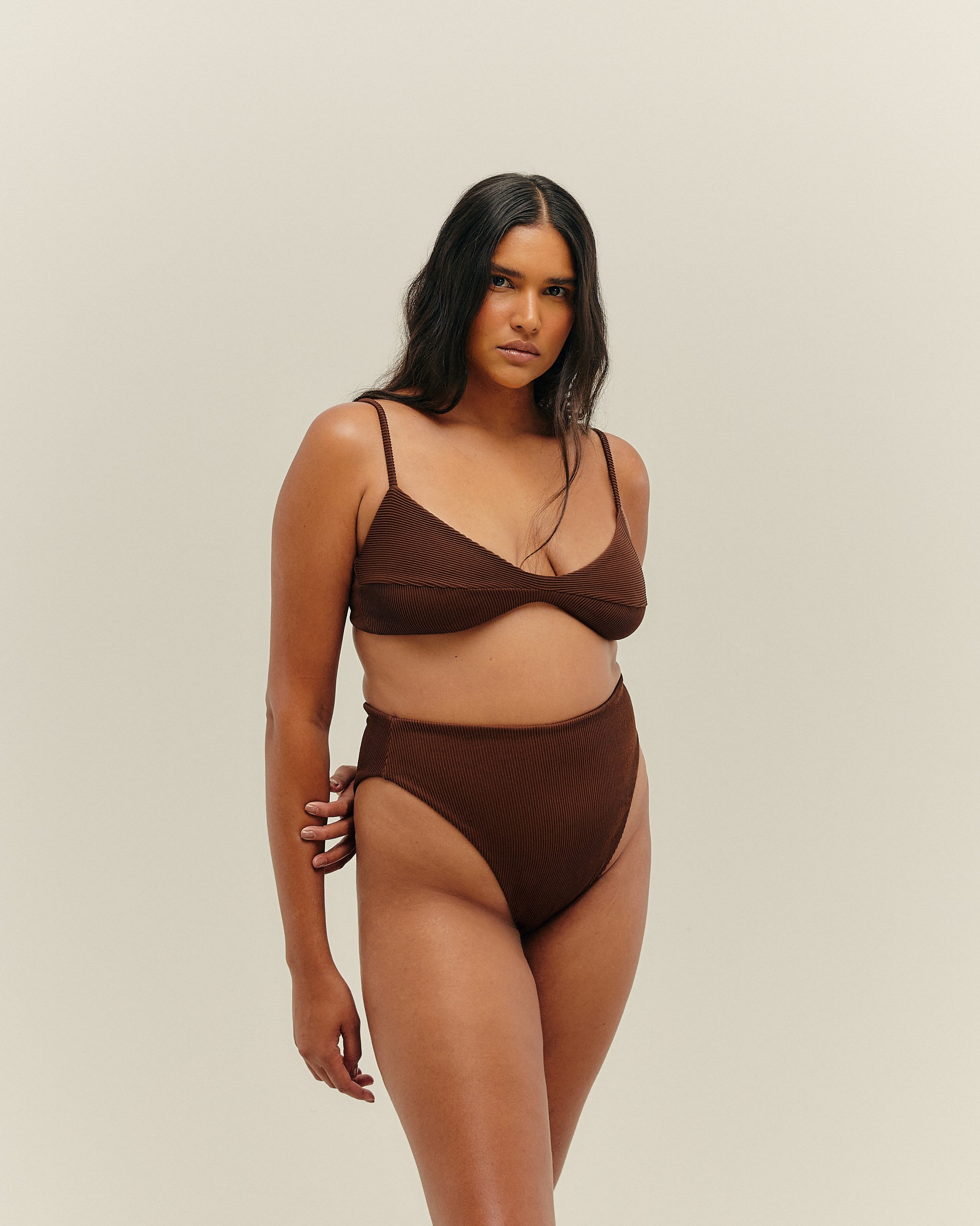 Top Mônica Regulável Nervura Marrom