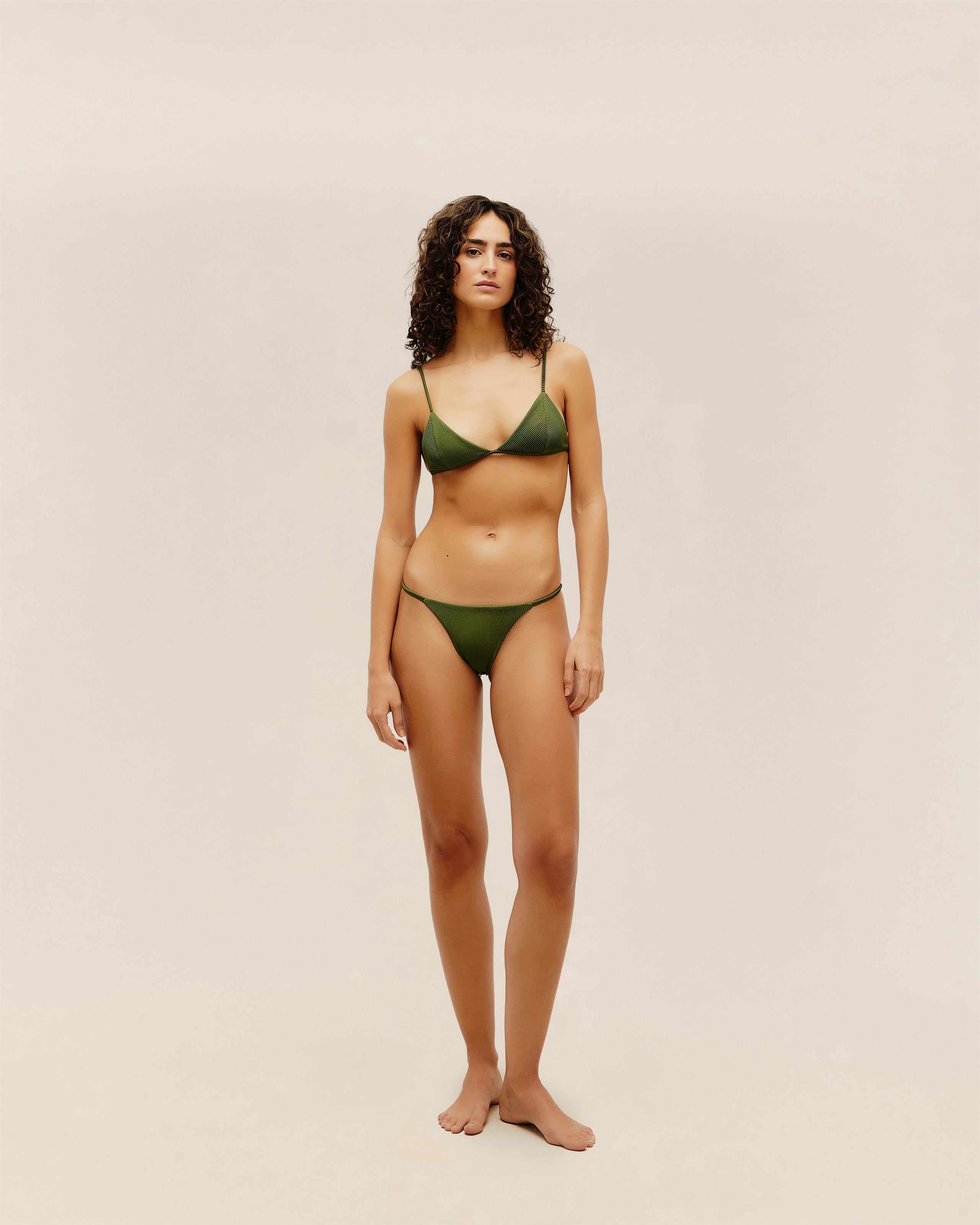 Top Olivia Recorte Nervura Verde Oliva