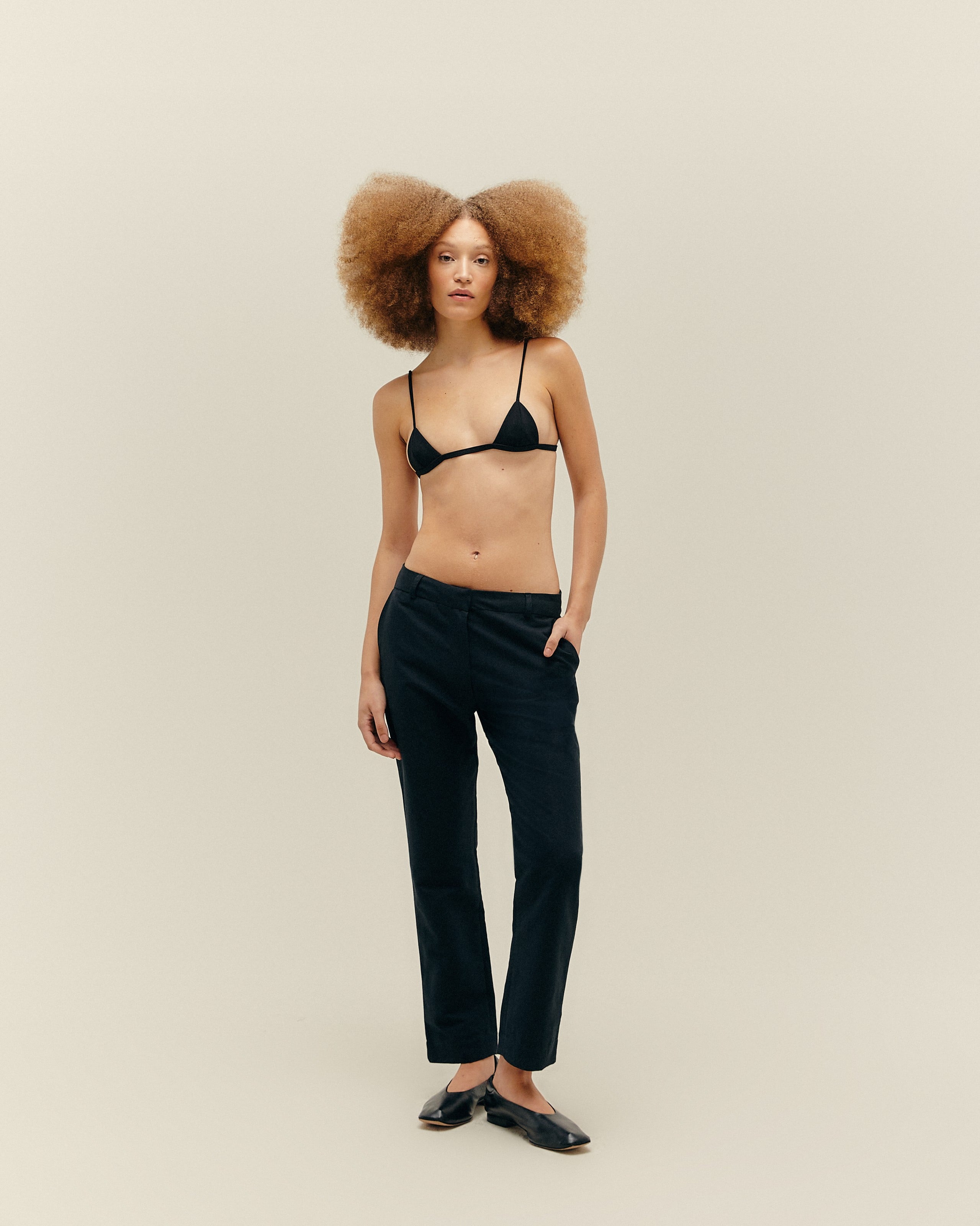 Top Triângulo Crepe Preto