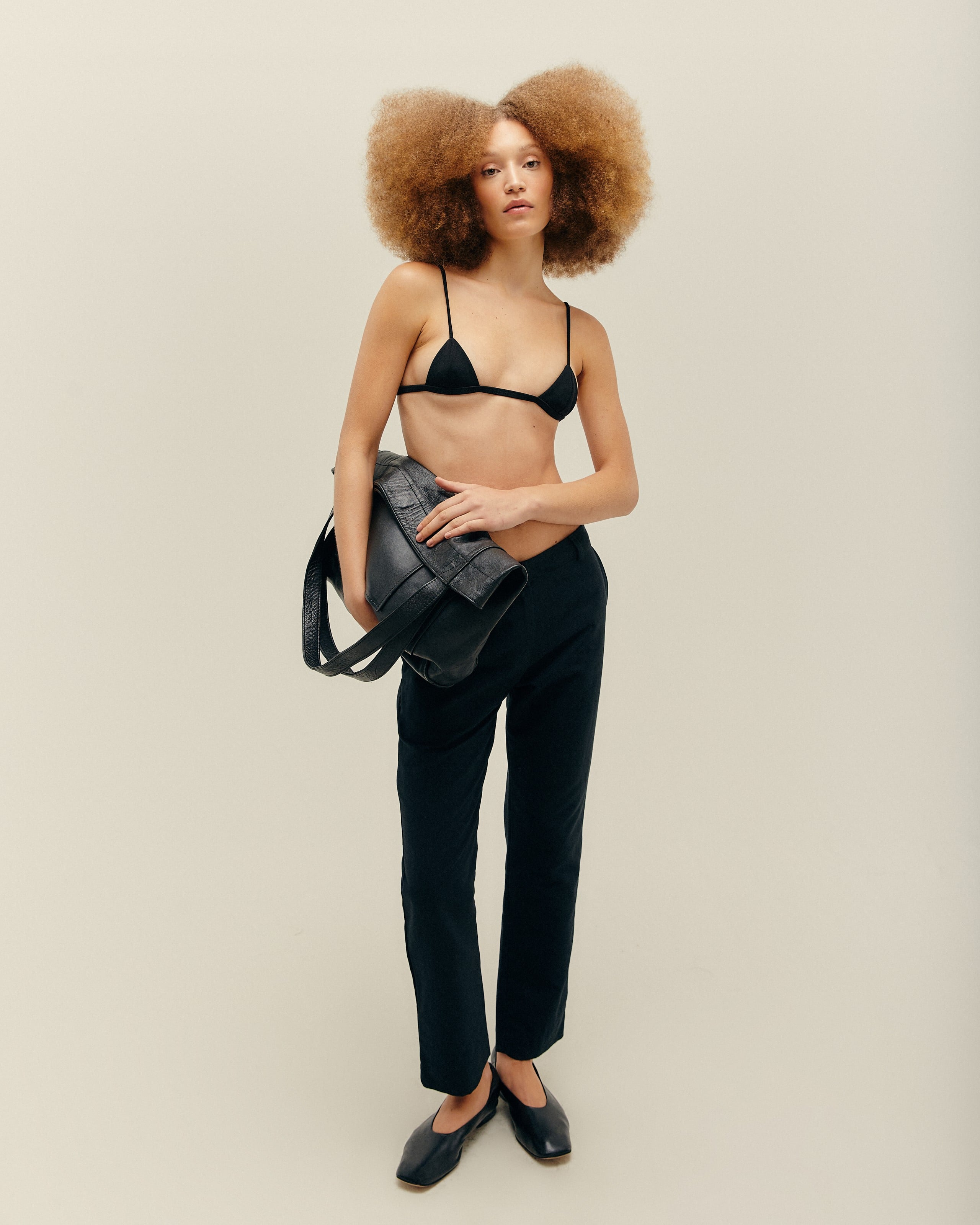 Top Triângulo Crepe Preto