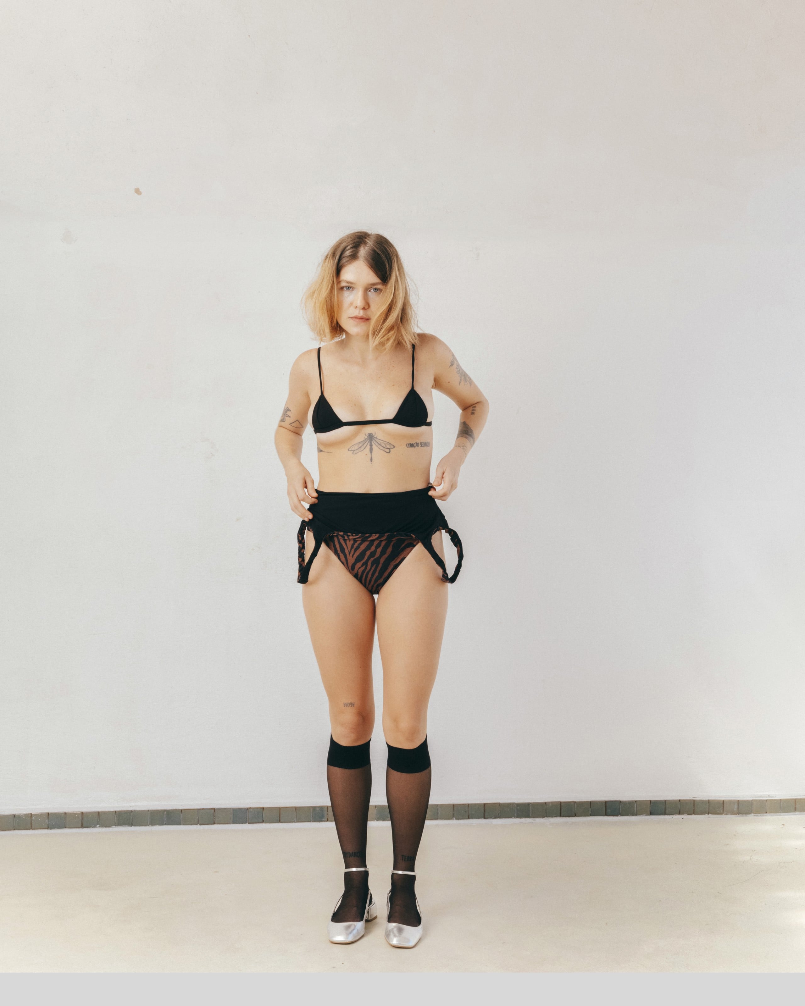Top Triângulo Crepe Preto
