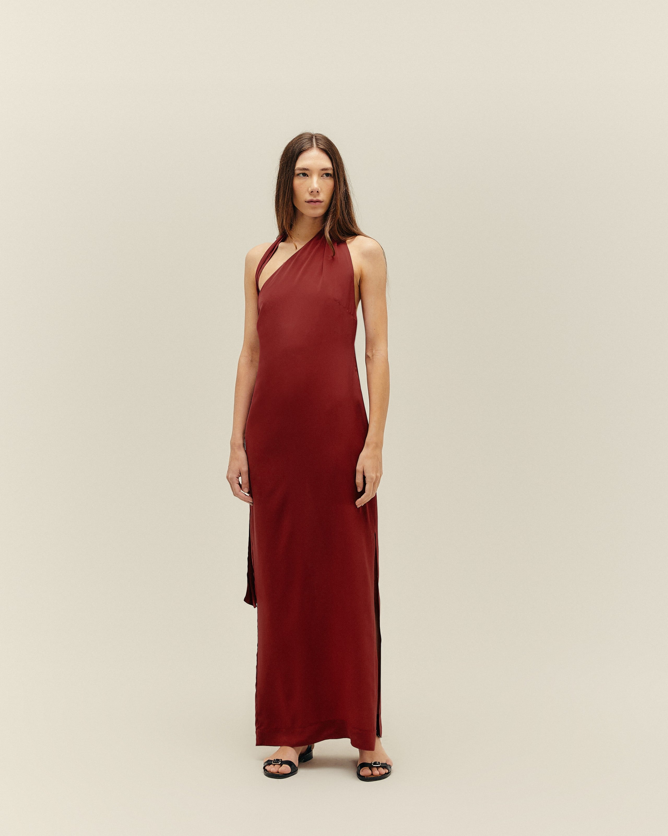 Vestido Angelina Longo Vinho Marsala