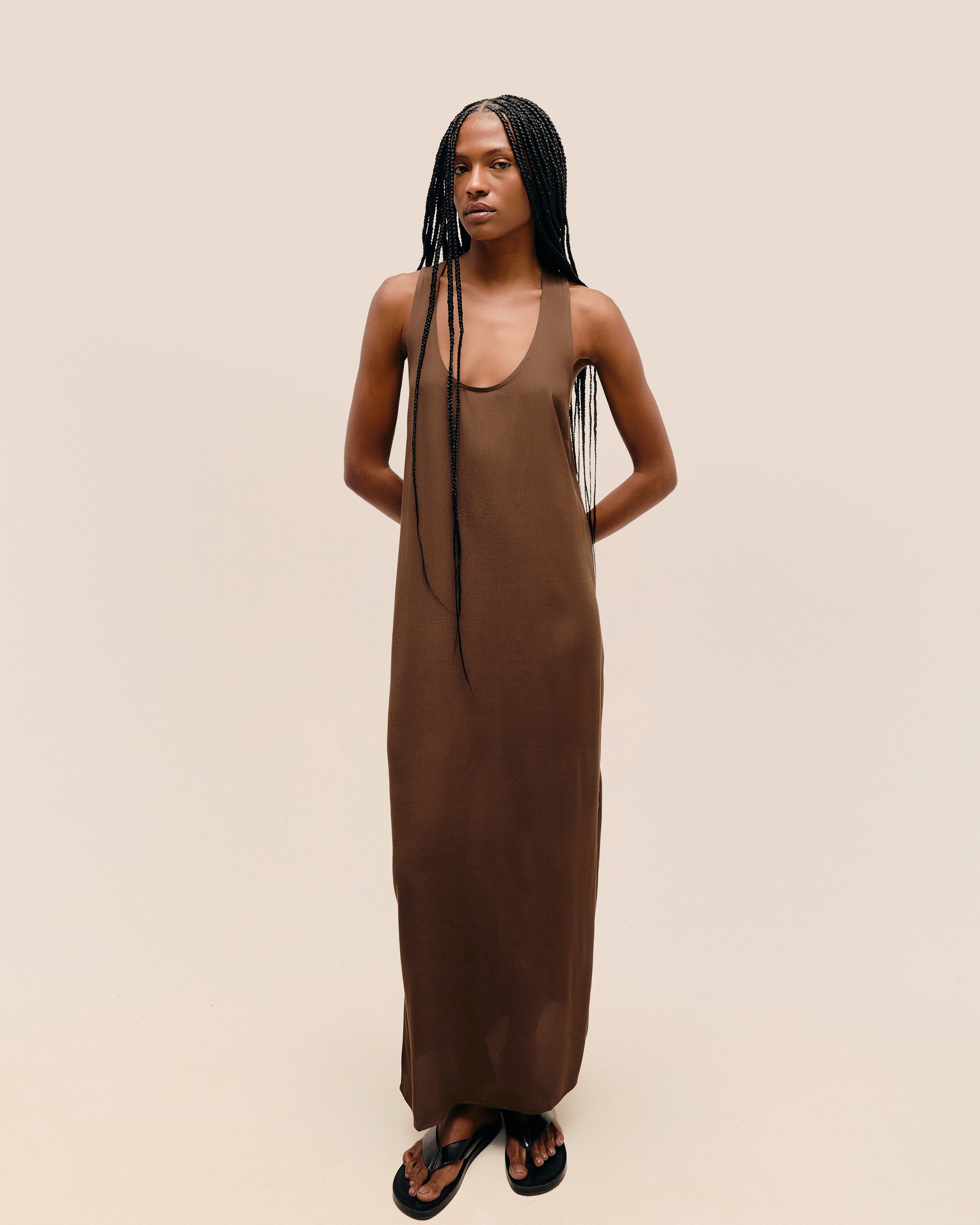 Vestido Decote u Longo Marrom Brauna