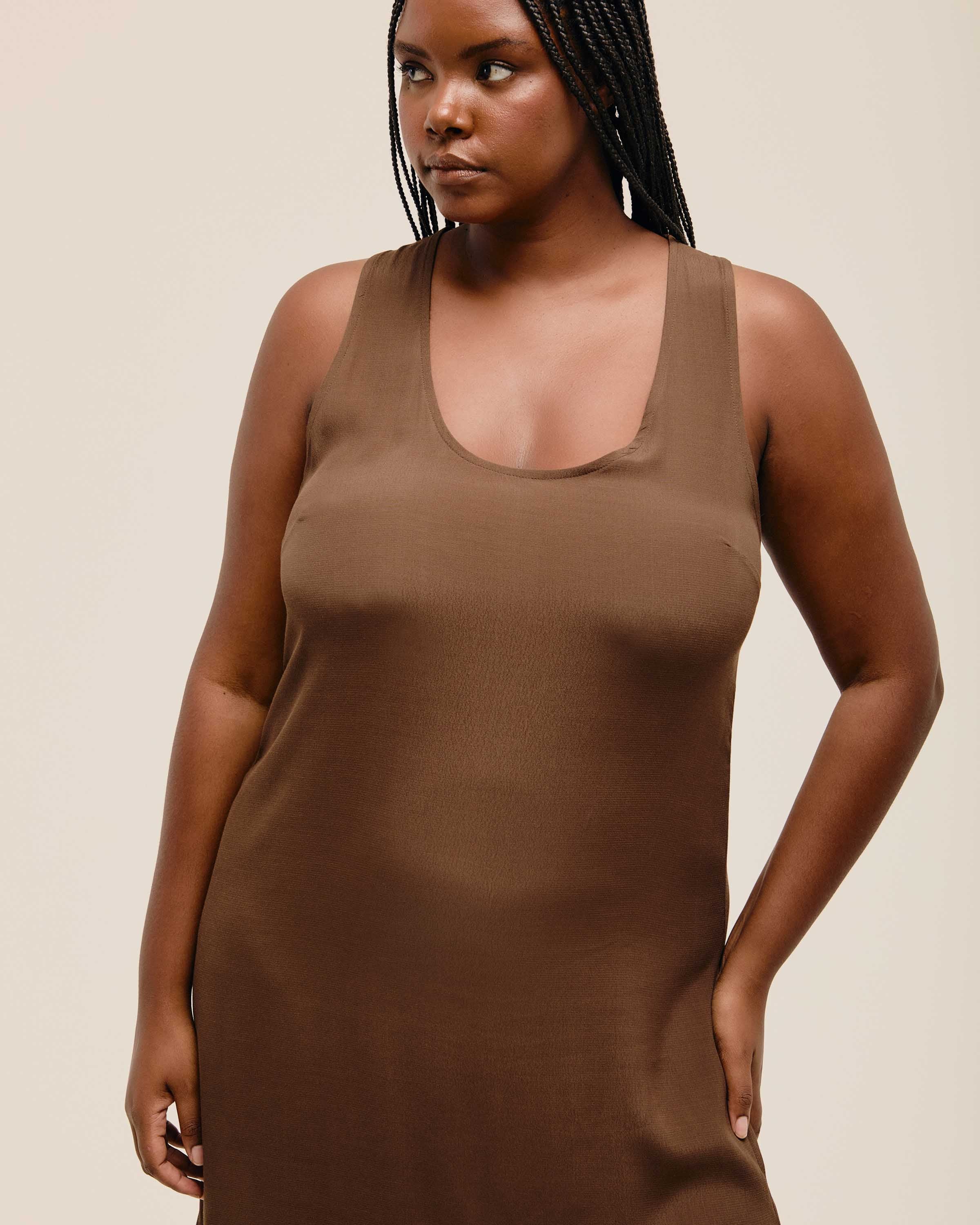 Vestido Decote U Longo Marrom Brauna