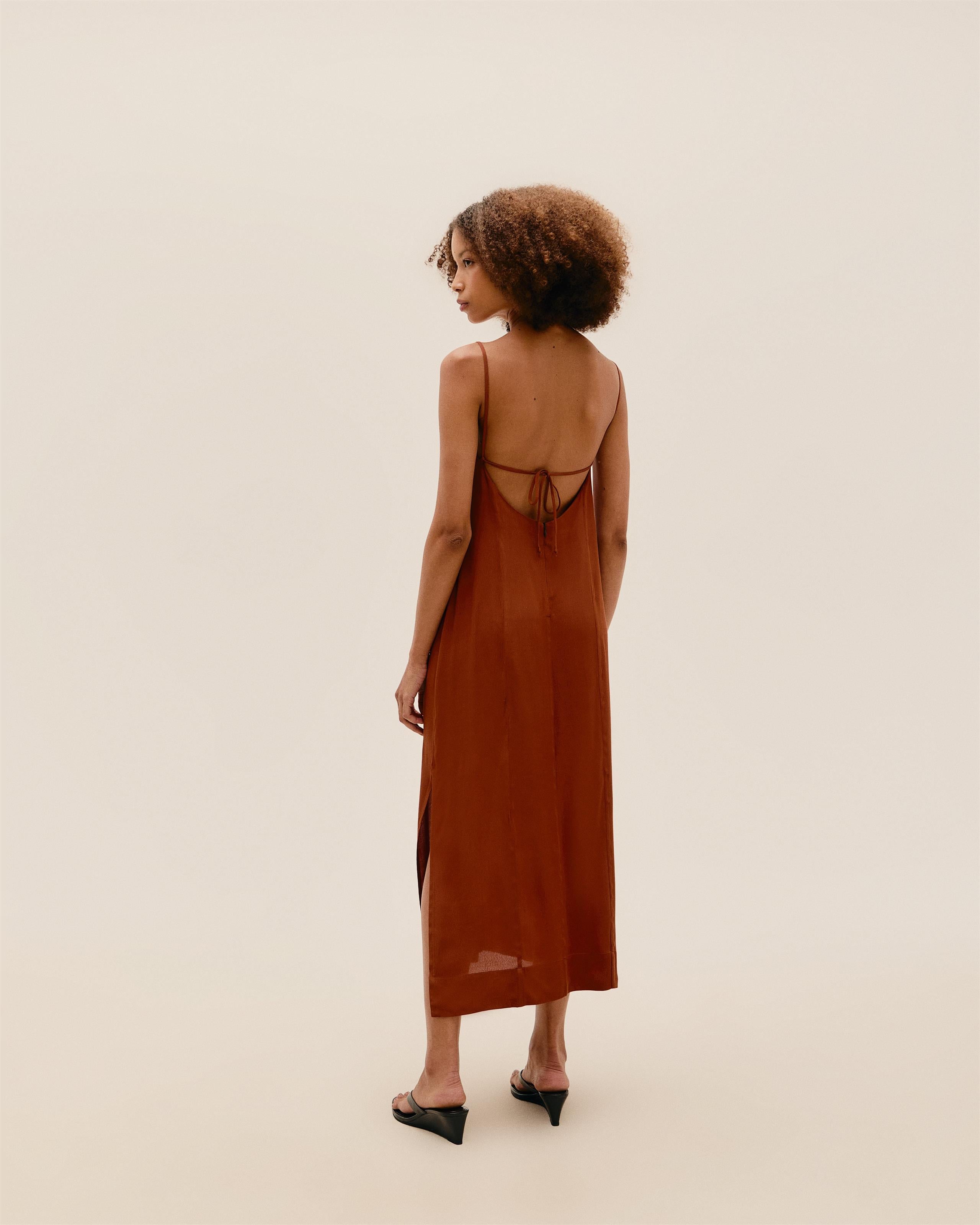 Vestido Monica Marrom Meio Tom