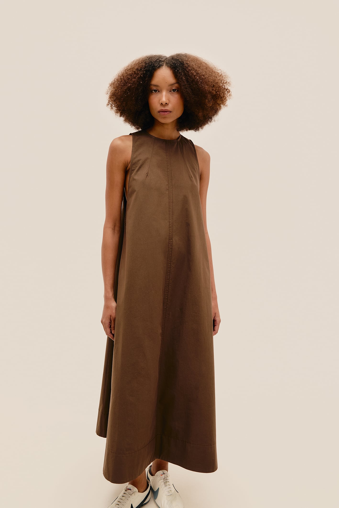 Vestido Recortes Marrom Brauna