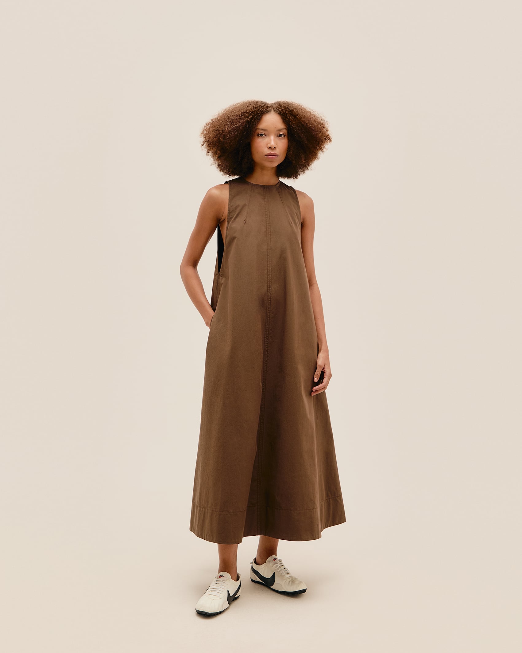 Vestido Recortes Marrom Brauna